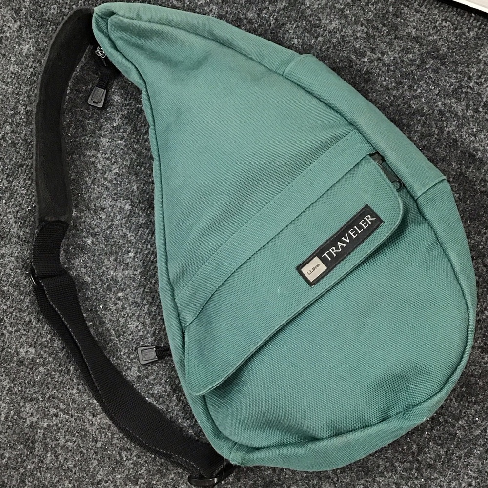 LL Bean Ameribag green Traveler style sling bag healthy back